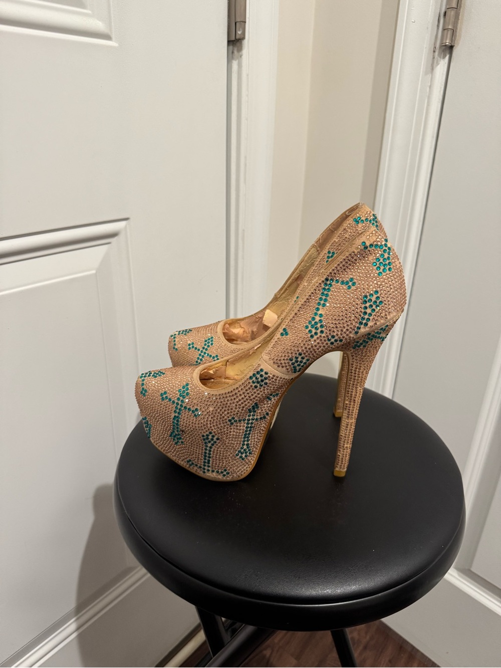 Viga Fiore 7” Beige Platform Stiletto Heels with Teal Crystal Accents size 7.5